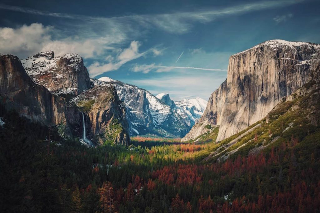 A massive crack is rapidly spreading across Yosemite’s iconic cliffs, sparking urgent safety concerns