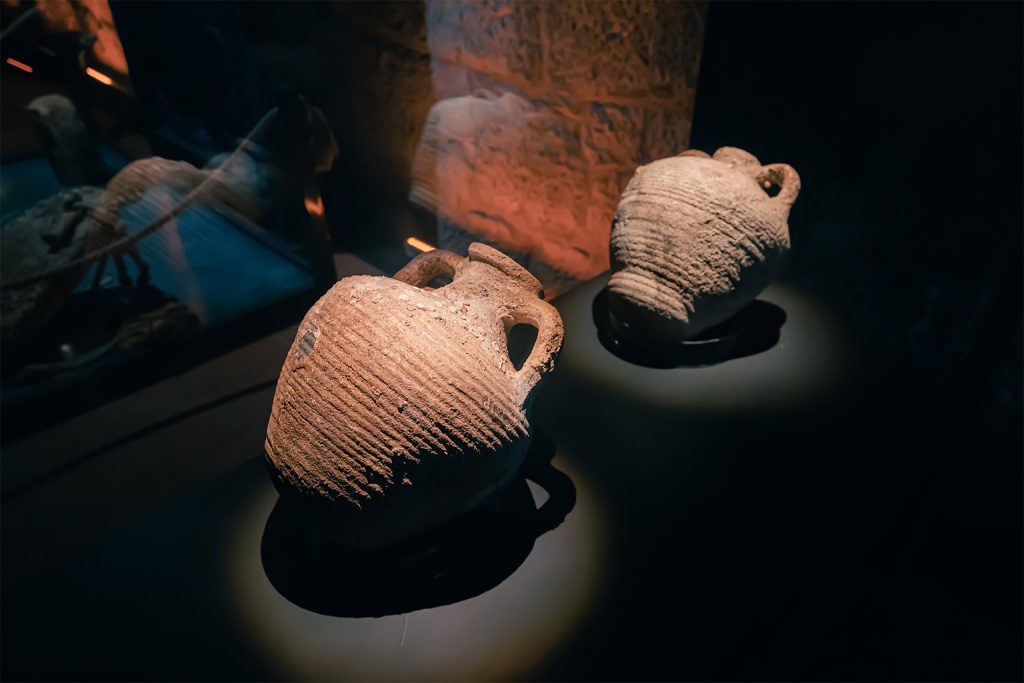 Archaeologists uncover sealed 5,000-year-old wine jars in Egyptian queen’s tomb, revealing ancient secrets