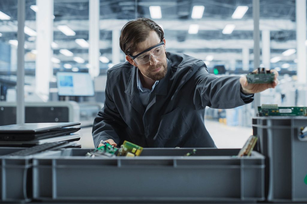 Everyone throws it away, but it contains 22-carat gold worth thousands of dollars