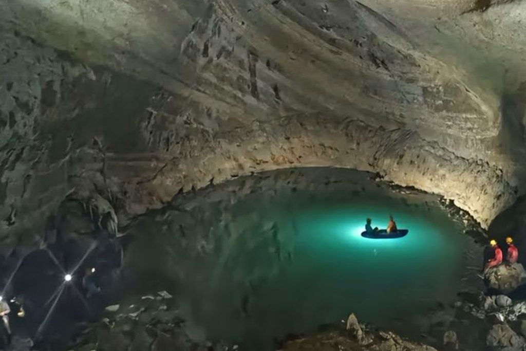 Albanian geology: world's largest underground thermal lake discovered