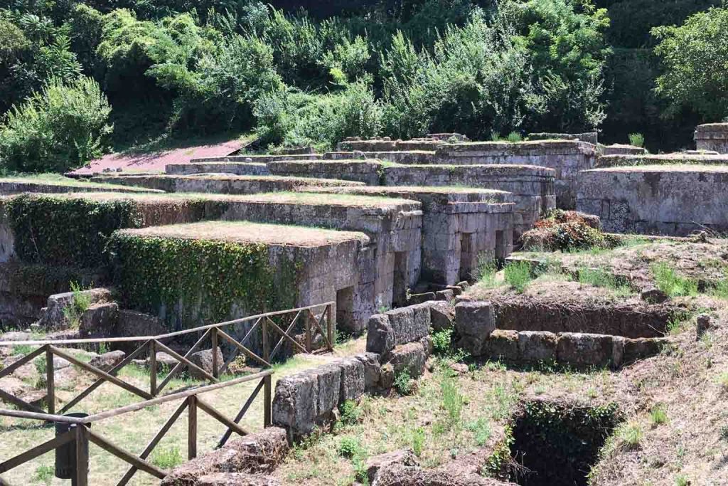 Etruscan tomb discovery: ancient paintings and workshop unveiled
