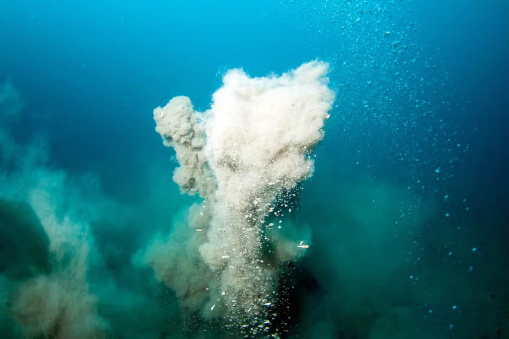 Hydrogen reserves: scientists discover large source beneath ocean floor