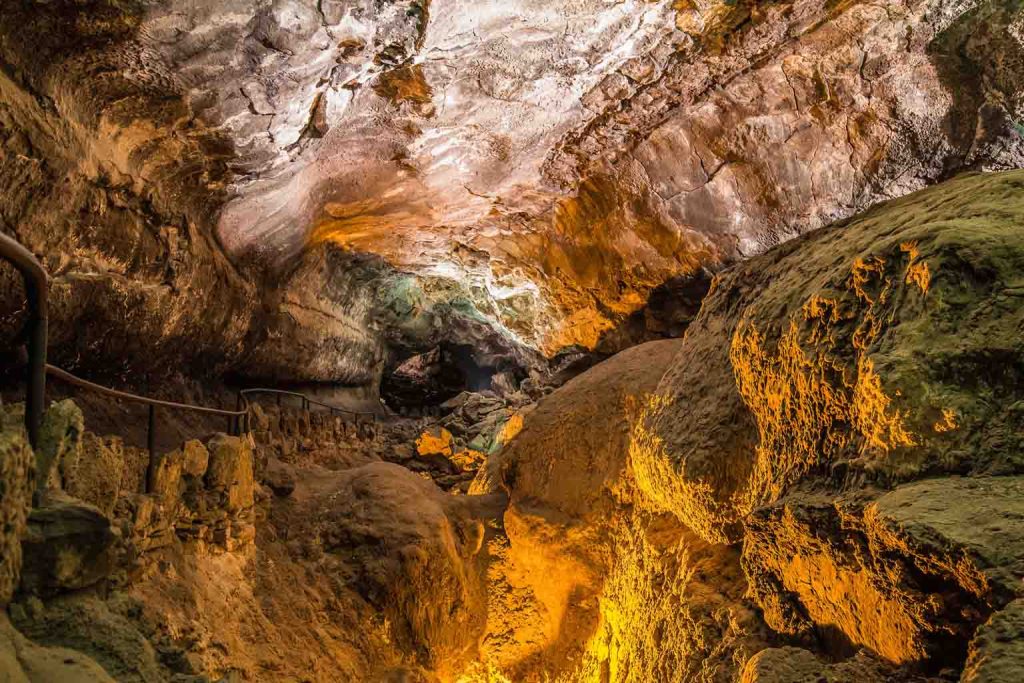 World's longest volcanic tunnel: new geological findings revealed under the ocean